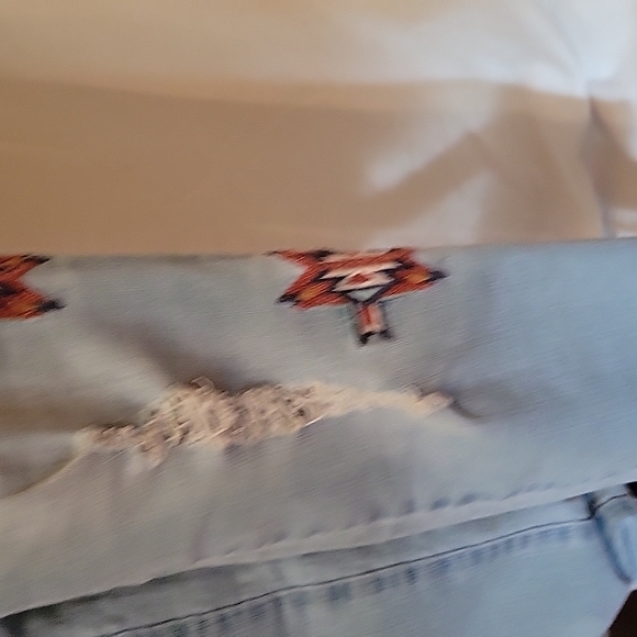 Jessica Simpson distressed embroidered jeans - Picture 3 of 5